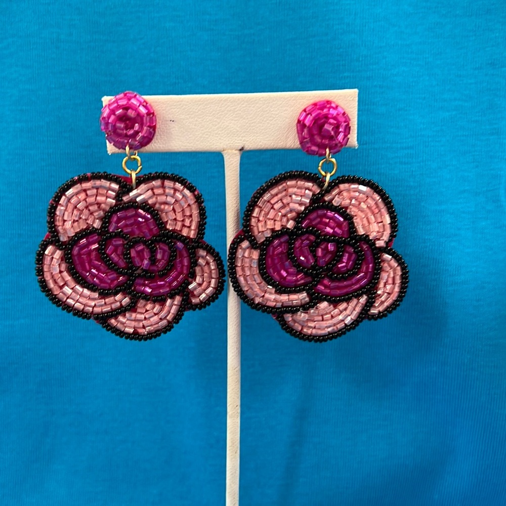 New Treasure felt back beaded flower earrings